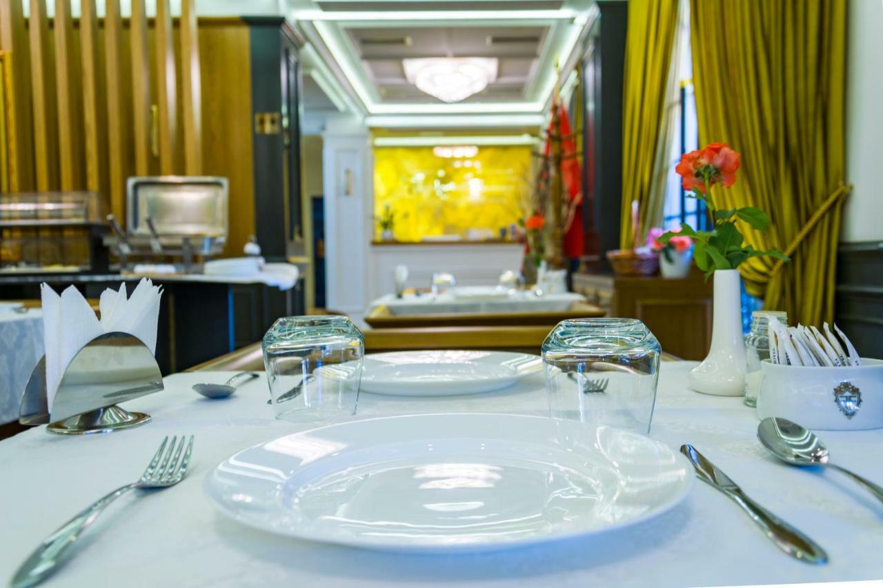 Eler Hotel Tirana Buitenkant foto